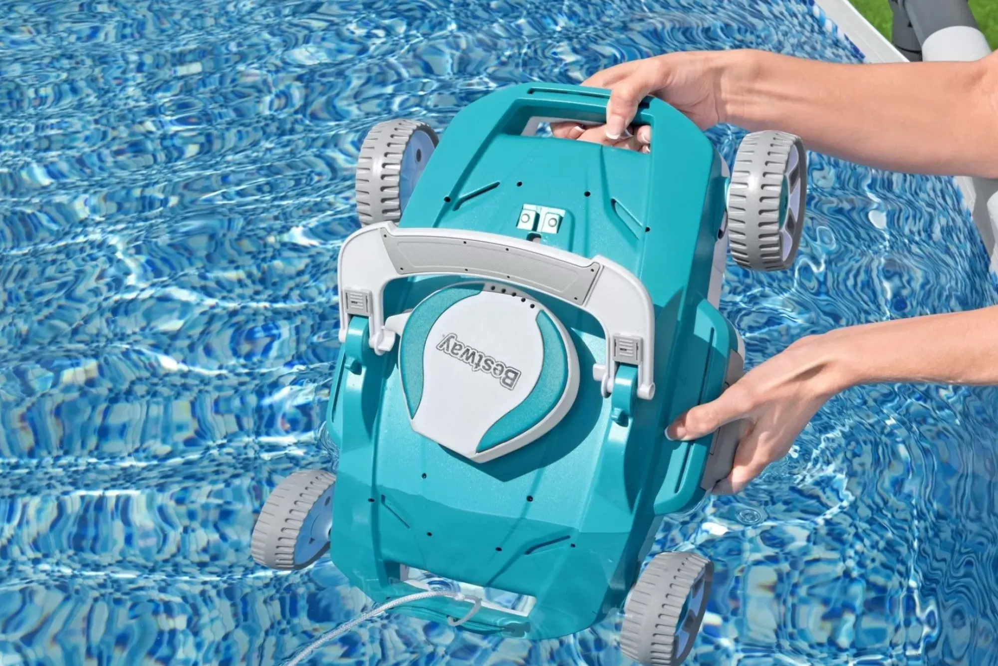 Bestway Pool Accessories< Aquatronix G200 Automatic Robotic Pool Vacuum