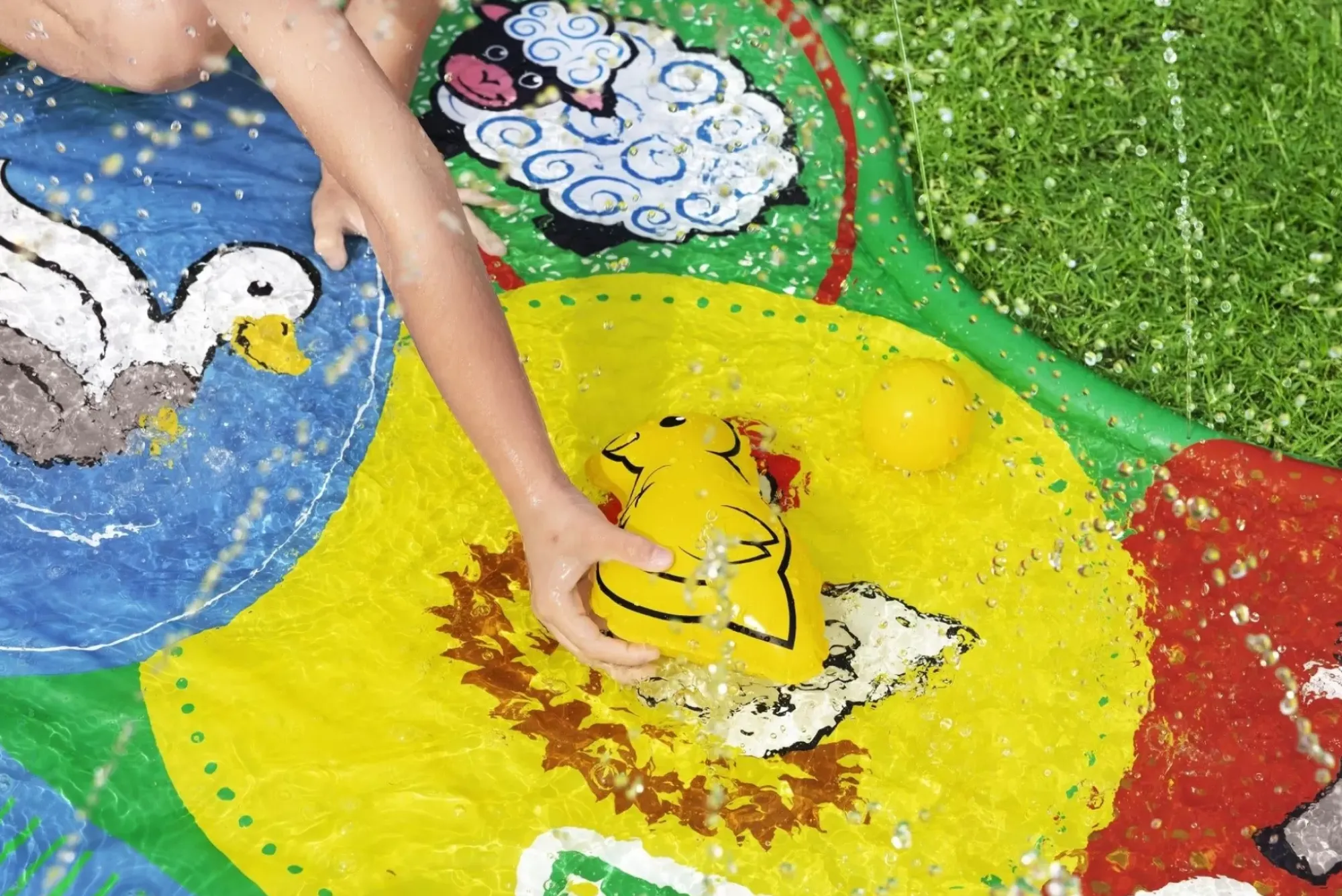 Bestway Sprinklers<H2Ogo! Lil' Barnyard Babies Toddler Multicolor Sprinkler Splash Pad 65 In. X 44 In.