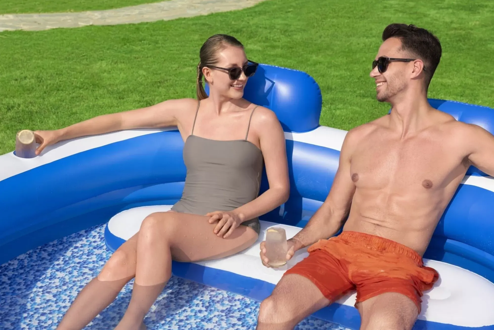 Bestway Family Pools<H2Ogo! Splash Paradise 7'7 X 7'2 X 31 Inflatable Family Pool
