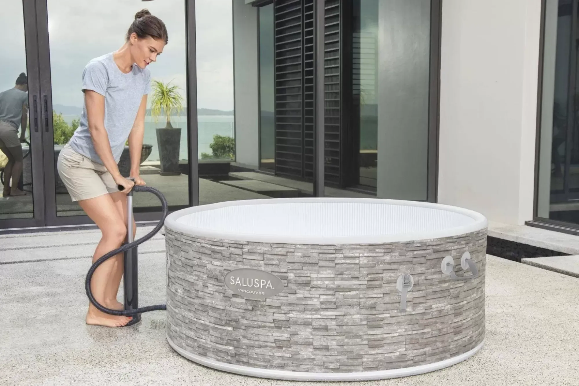 Bestway Airjet<Saluspa Vancouver Airjet Plus Inflatable Hot Tub With App Control 3-5 Person